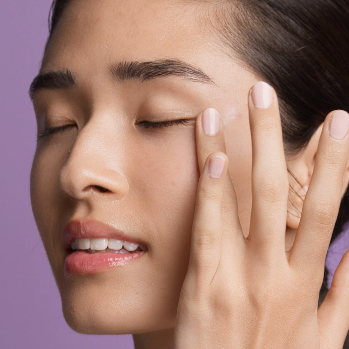 AgelessRevitalizingEyeCream-pdp-HowToUse-1200x1200_b59702f2-2045-417f-ad1e-26e25d630e6a.jpg