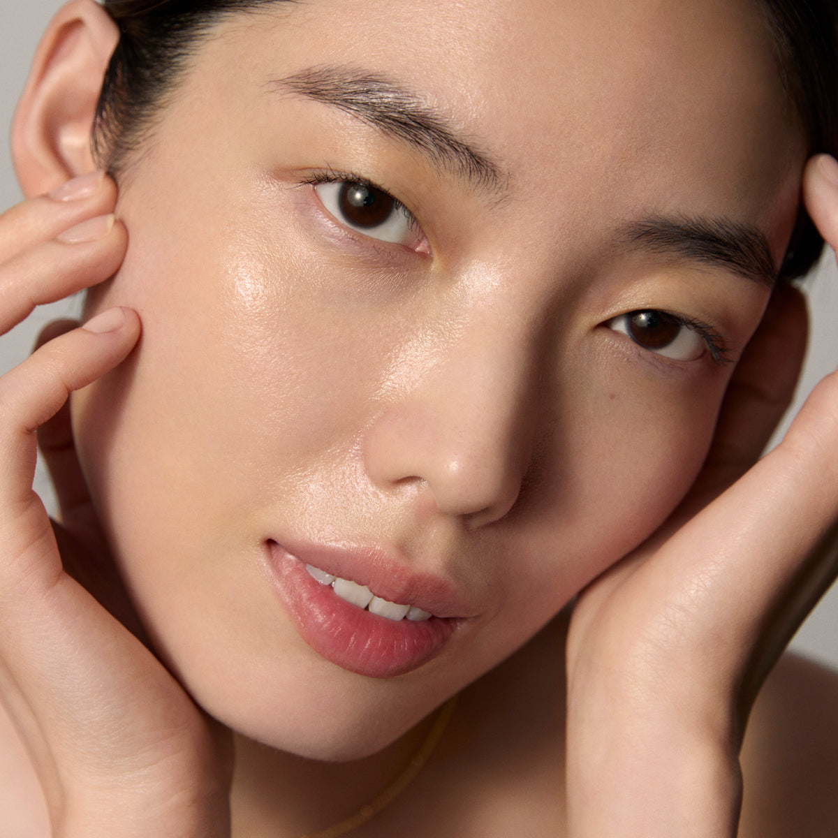 BrighteningSerum-Aug26-Ppage-ModelSkinFinish_ad880549-f2ca-4c78-8568-9fceffdb0c31.jpg