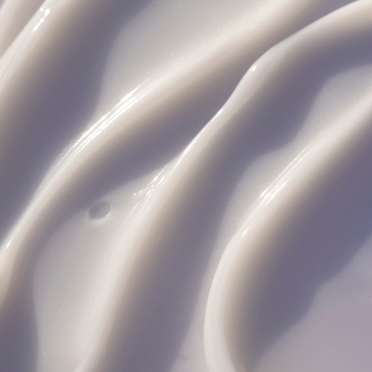 DewySerum-pdp-Texture-CloseUp-1200x1200_ce810899-9dd7-4597-b71e-5769ab1ef50e.jpg