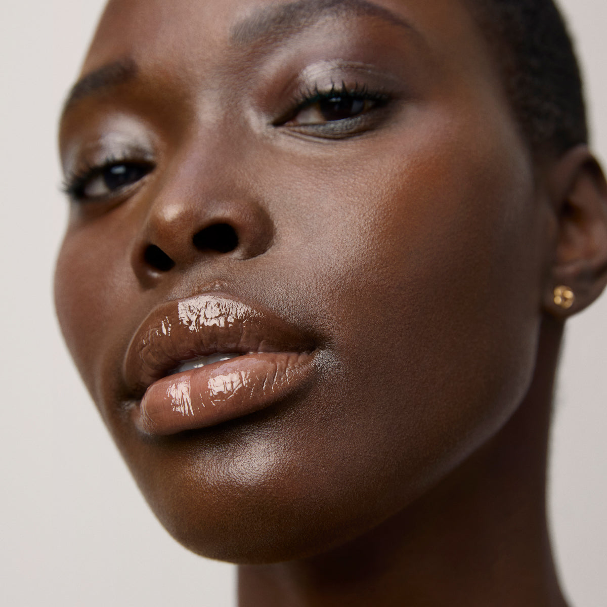 KissuLipMask-Aug26-Ppage-ModelSkinFinish_d17d612c-d4a4-4aca-a247-9f5c074ad8ed.jpg