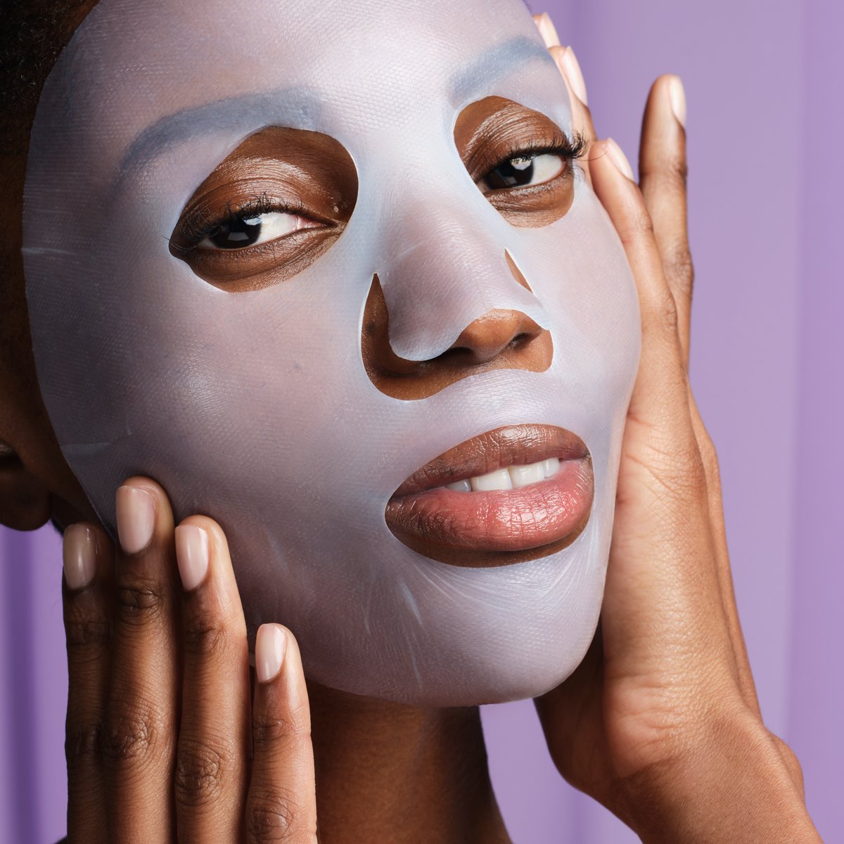 LuminousDeepHydrationLiftingMask-pdp-HowToUse-model-1200x1200_e491eaff-22c5-4abe-b39a-68138e19261c.jpg