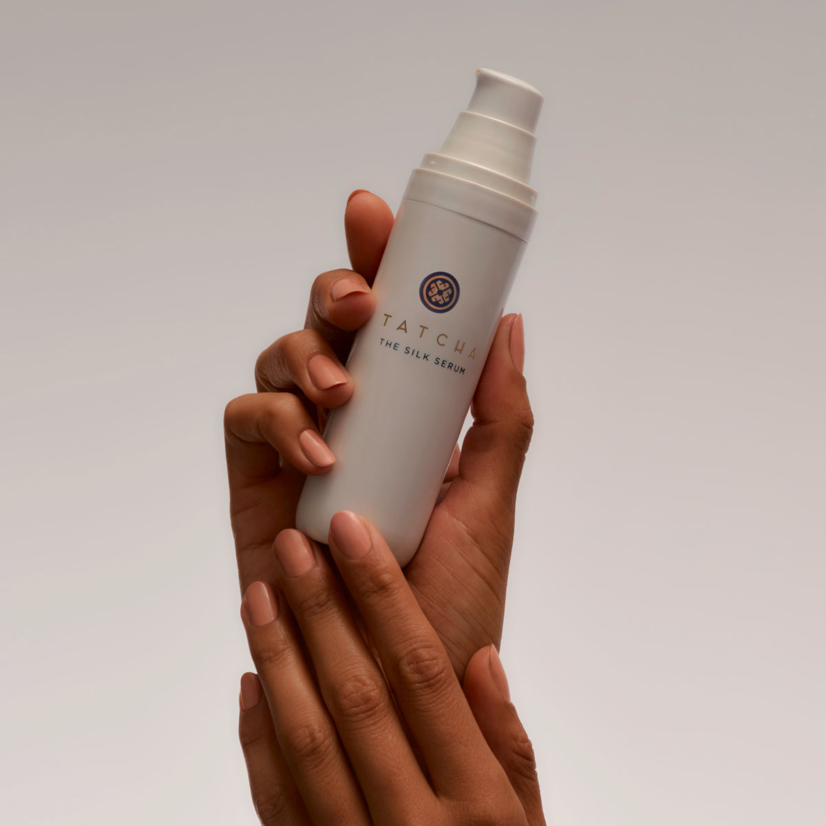 SilkSerum-Aug26-Ppage-HandHold_7998aac7-dc0c-4584-ade4-54ded3c03a2b.jpg