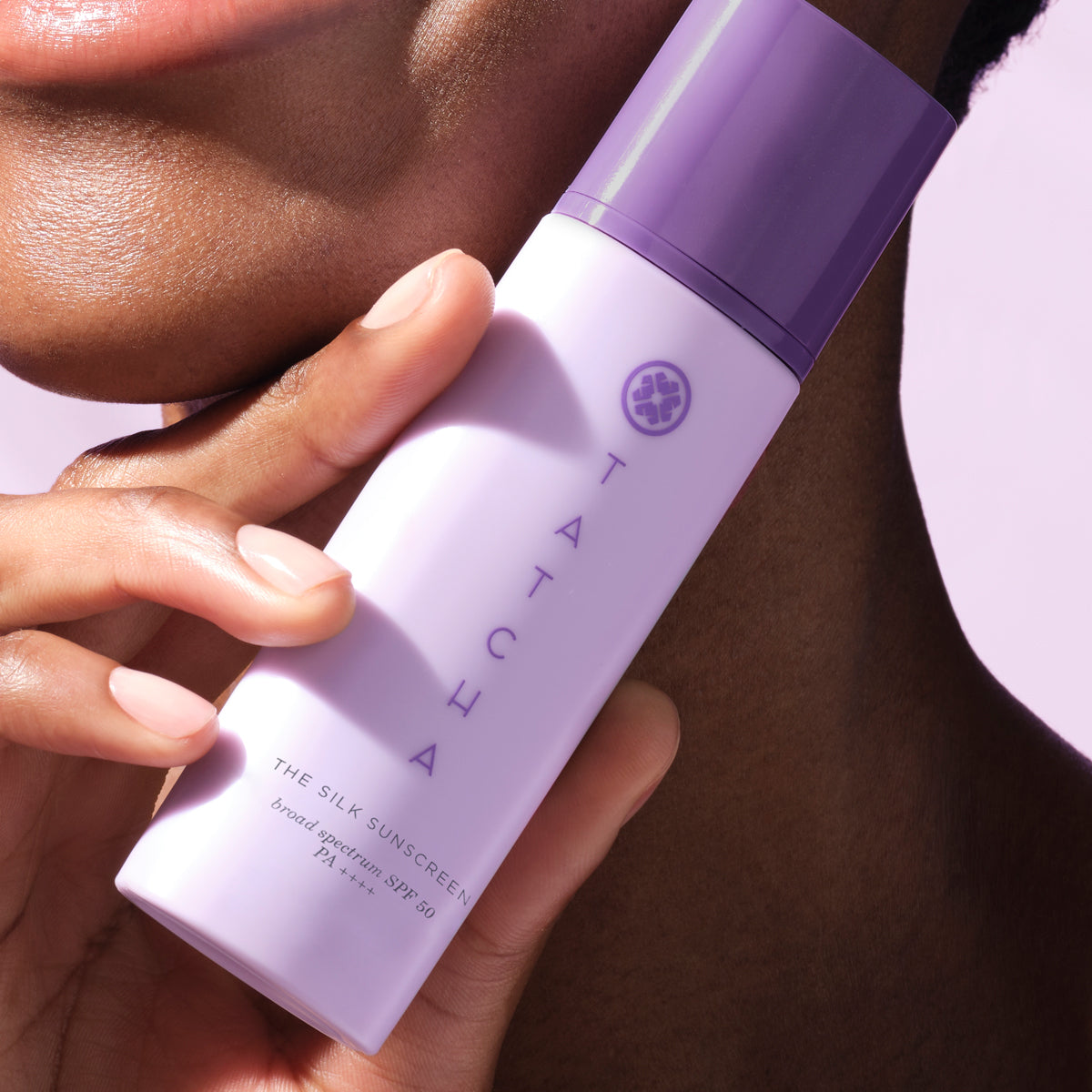 SilkSunscreen-pdp-Model-1200x1200_15a69a5c-1cdc-46e3-8f6b-36839400486a.jpg