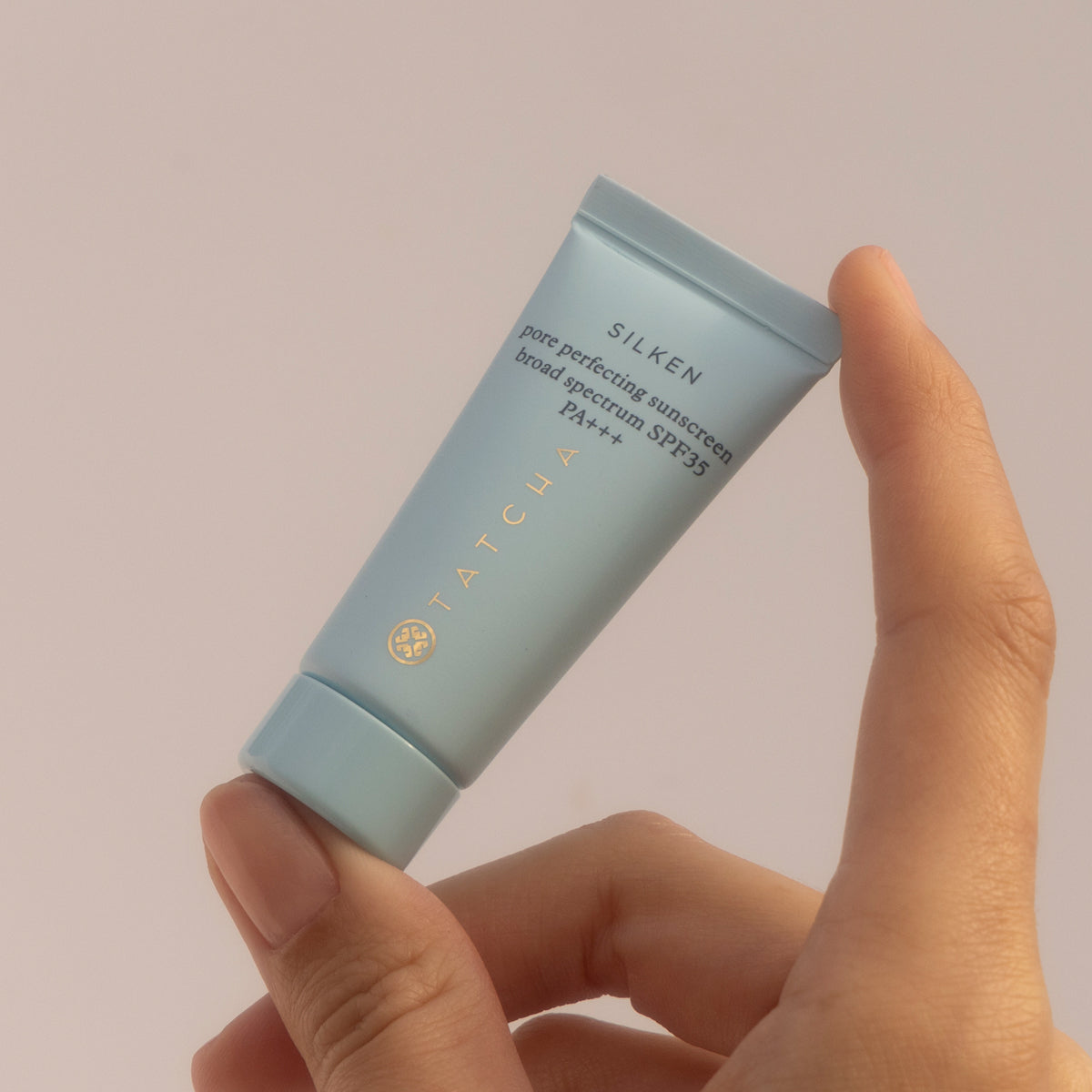 SilkenPorePerfectingSunscreen-1-TS-1-Lifestyle_5de86de3-661f-4ac5-983a-5f4f80cda839.jpg