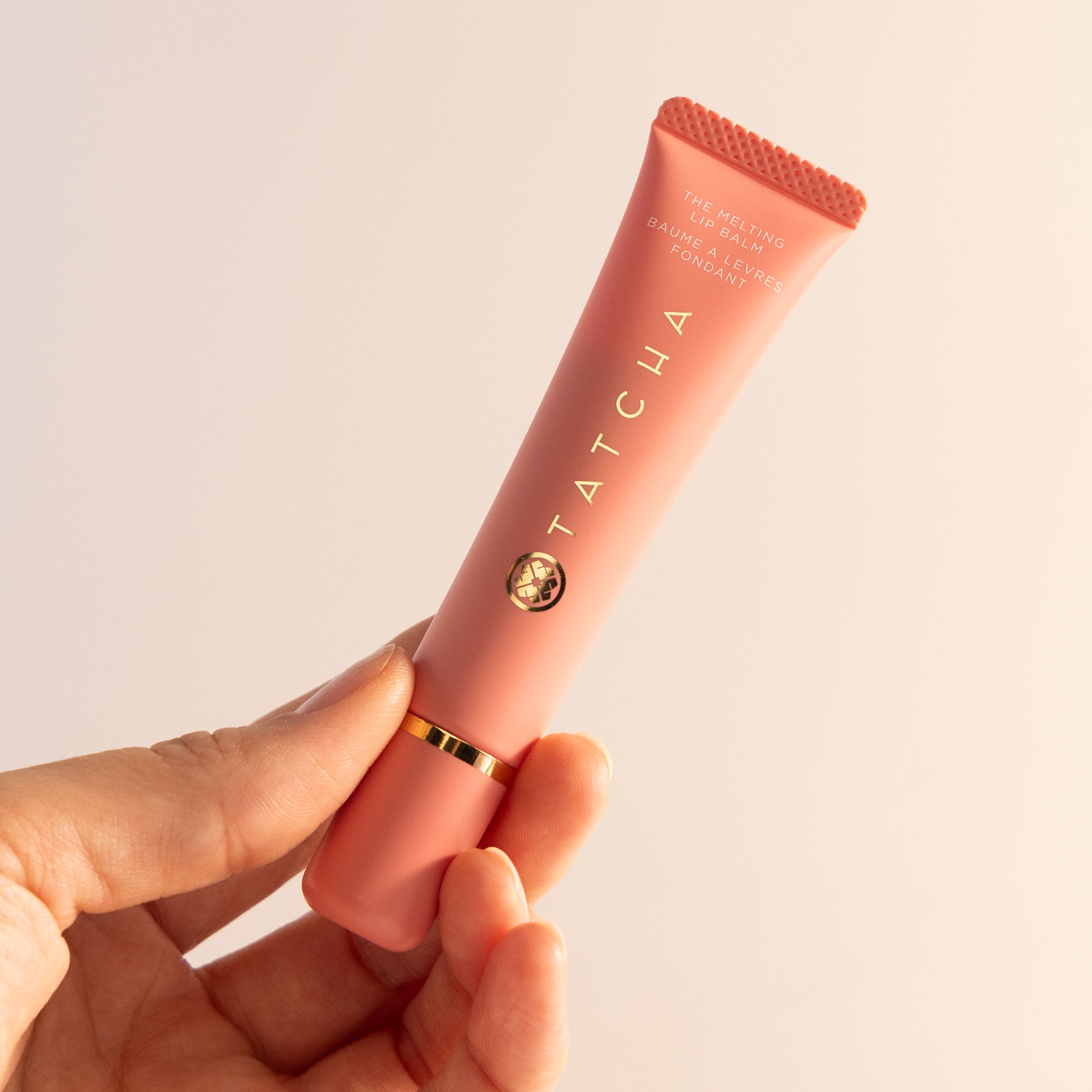 TheMeltingLipBalmPinku-pdp-LifestyleImage-1200x1200_abbe44e8-ecb1-4591-ade6-171614aafa0b.jpg