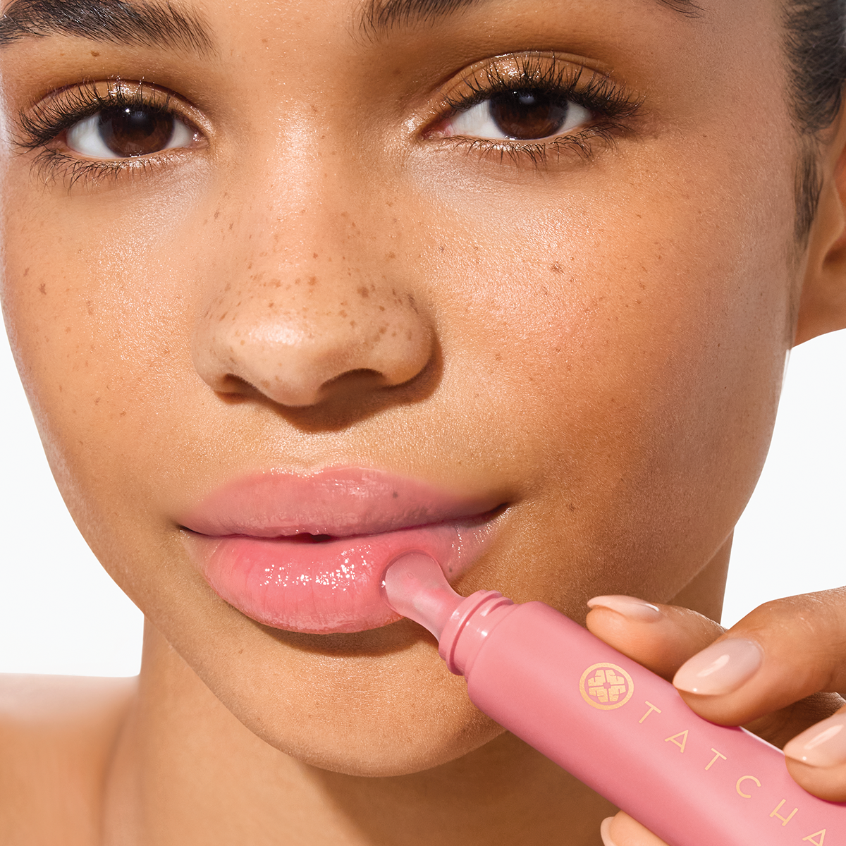 TheMeltingLipBalmPinku-pdp-ProductApplication-1200x1200_9a901143-47c4-49b5-8314-c34c88eab381.png