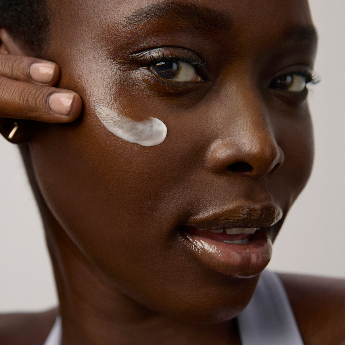 WaterCream-Aug26-Ppage-ModelApplication_5649a95b-7ff2-40a2-b798-45dc806e091c.jpg